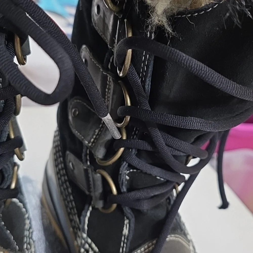 Sorel Women's Winter Boots Black Faux Fur Laces Waterproof Sz 9 GUC **READ**